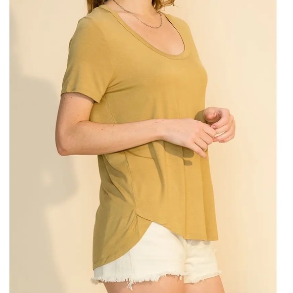 Double Zero Rounded Hem Tee in Citrine - S - Picture 2 of 7